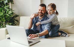 Geburtsnachweis beantragen: online neue Urkunde für die Kinder anfordern