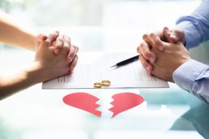 Namensänderung nach Scheidung: mit diesen Unterlagen nach der Trennung alles online erledigen