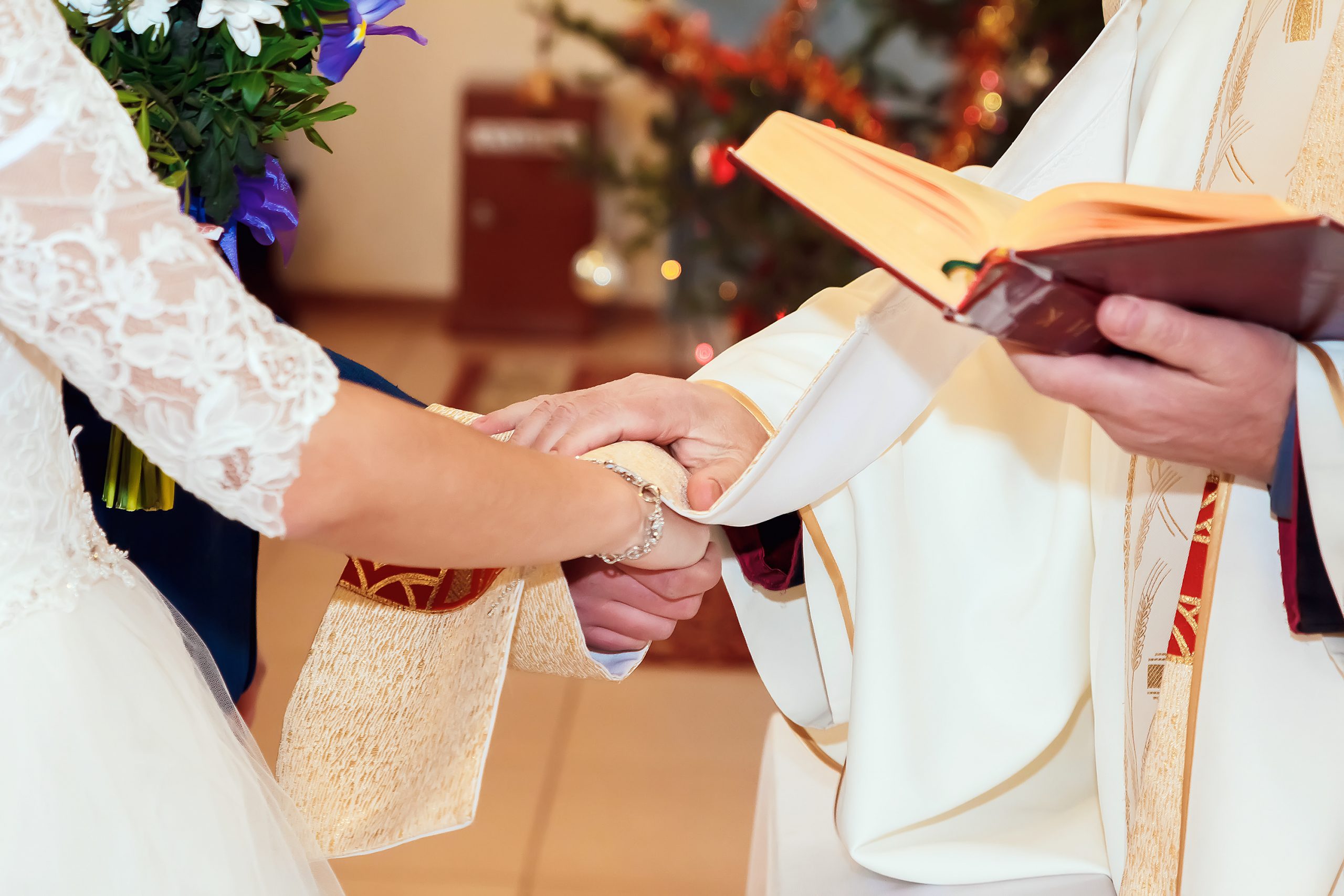 Wer darf in der katholischen Kirche nicht heiraten?