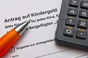 Wer hat Anspruch auf Kindergeld und was muss man bei der Beantragung beachten?