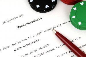 Wer hat Anspruch auf Witwenrente? Alles was Sie über Anforderungen und Berechnung wissen müssen 